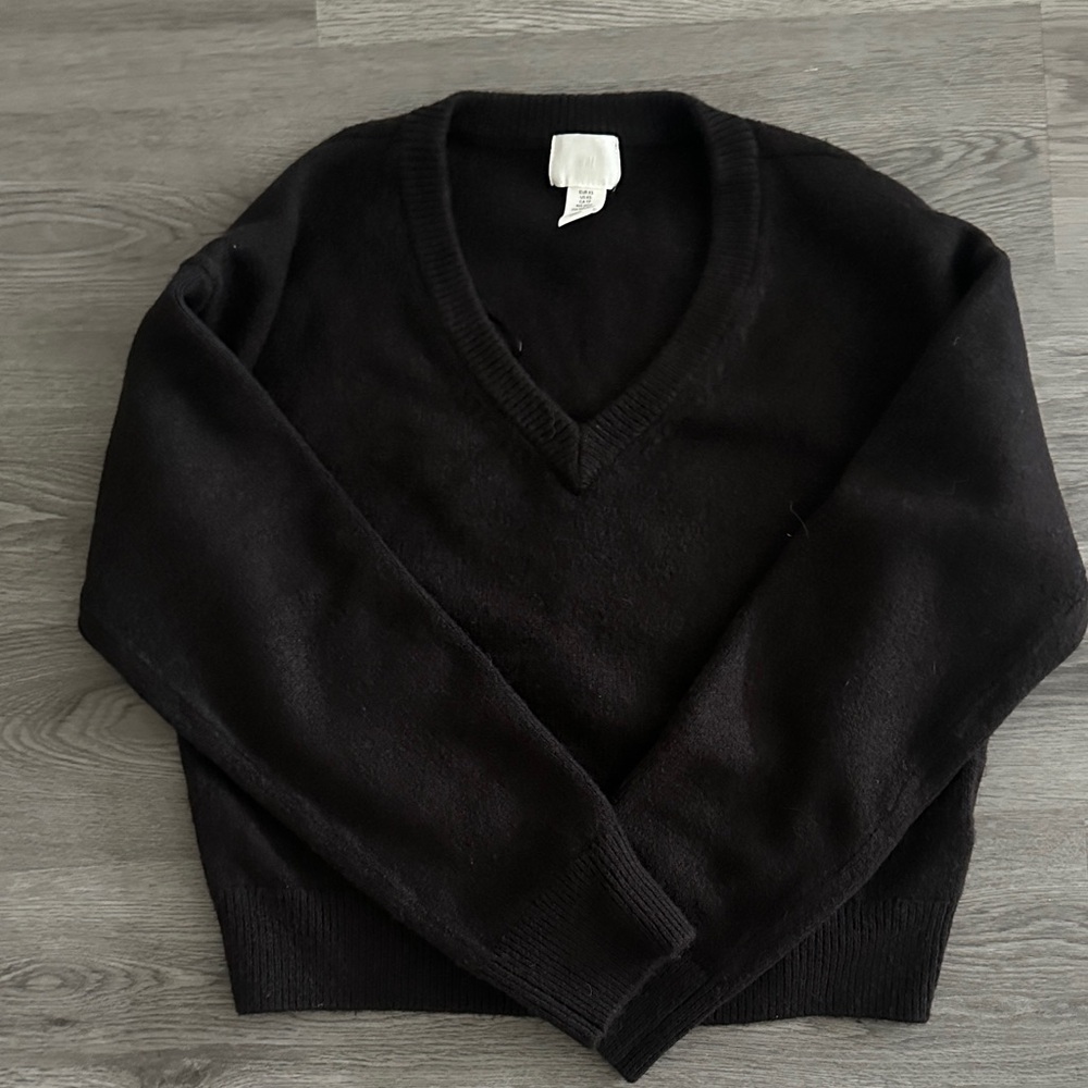 H&M Black V-Neck Sweater NWOT size small